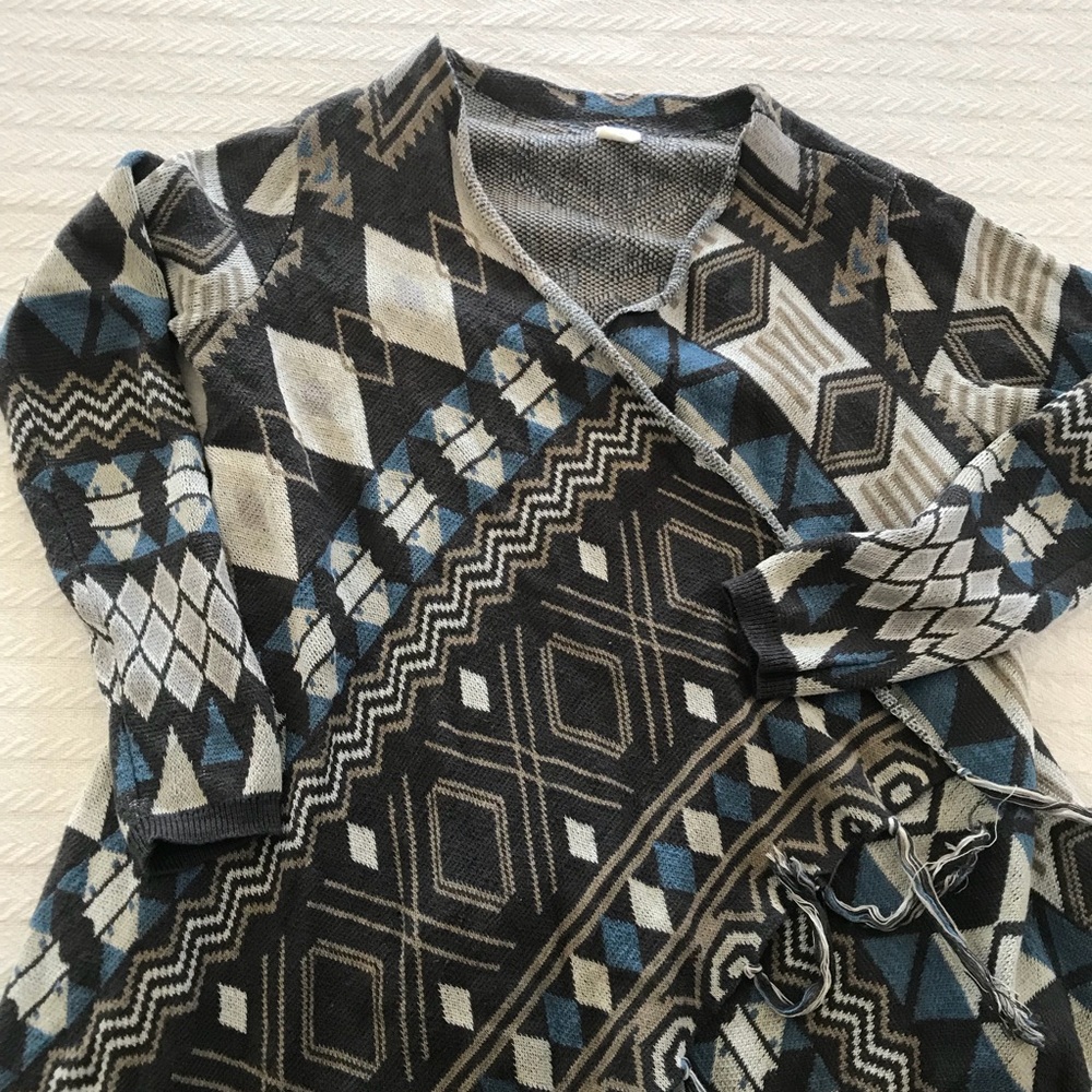 Sun & Shadow Aztec Print Drapey Cardigan Sweater